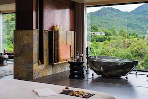 Luxury Suite, Mountain View | Premium bedding, minibar, in-room safe, individually decorated - Xiangwang SOOOAN Luxury Resort Hotel (Lijiang)