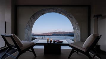 Panoramic Suite, Mountain View | Premium bedding, minibar, in-room safe, individually decorated