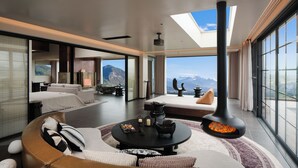A modern living room with a fireplace, a sofa, and a coffee table. - Xiangwang SOOOAN Luxury Resort Hotel (Lijiang)