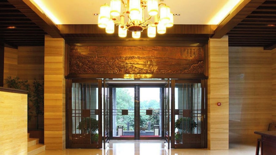 Huabei Hotel on West Lake