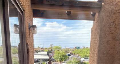 Cozy 1-bedroom apartment in superb Tempe close to downtown ,15 min to scottsdale