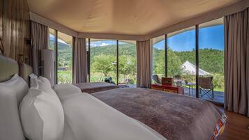 Decoración individual, escritorio, espacio para trabajar con un portátil