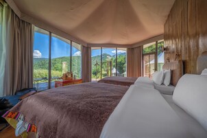 Decoración individual, escritorio, espacio para trabajar con un portátil