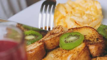 TĂ€gliches inbegriffenes einheimisches FrĂŒhstĂŒck