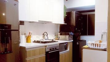 Micro-ondes, four, plaque de cuisson