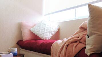 3 bedrooms, iron/ironing board, internet, bed sheets