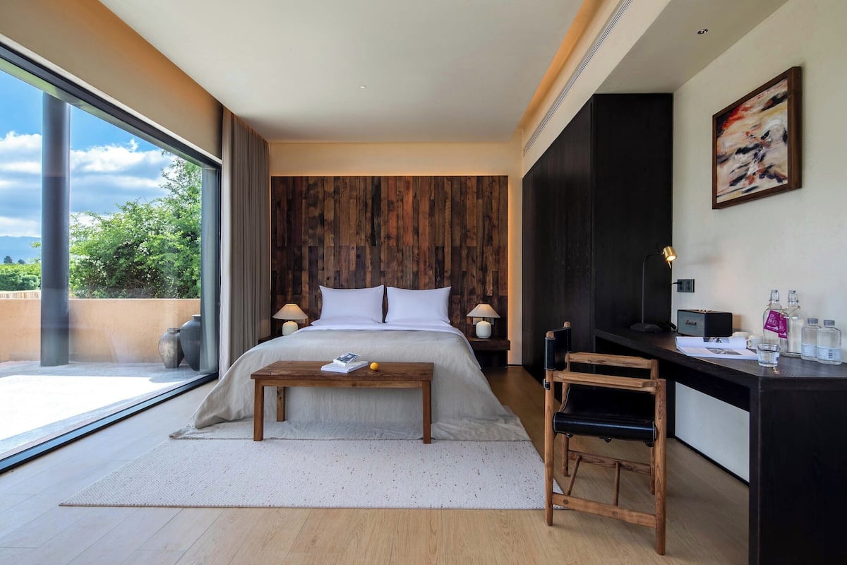 Premium bedding, minibar, individually decorated, individually furnished