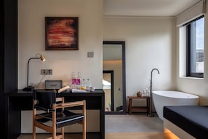 Romantic Double Room | Premium bedding, minibar, individually decorated, individually furnished