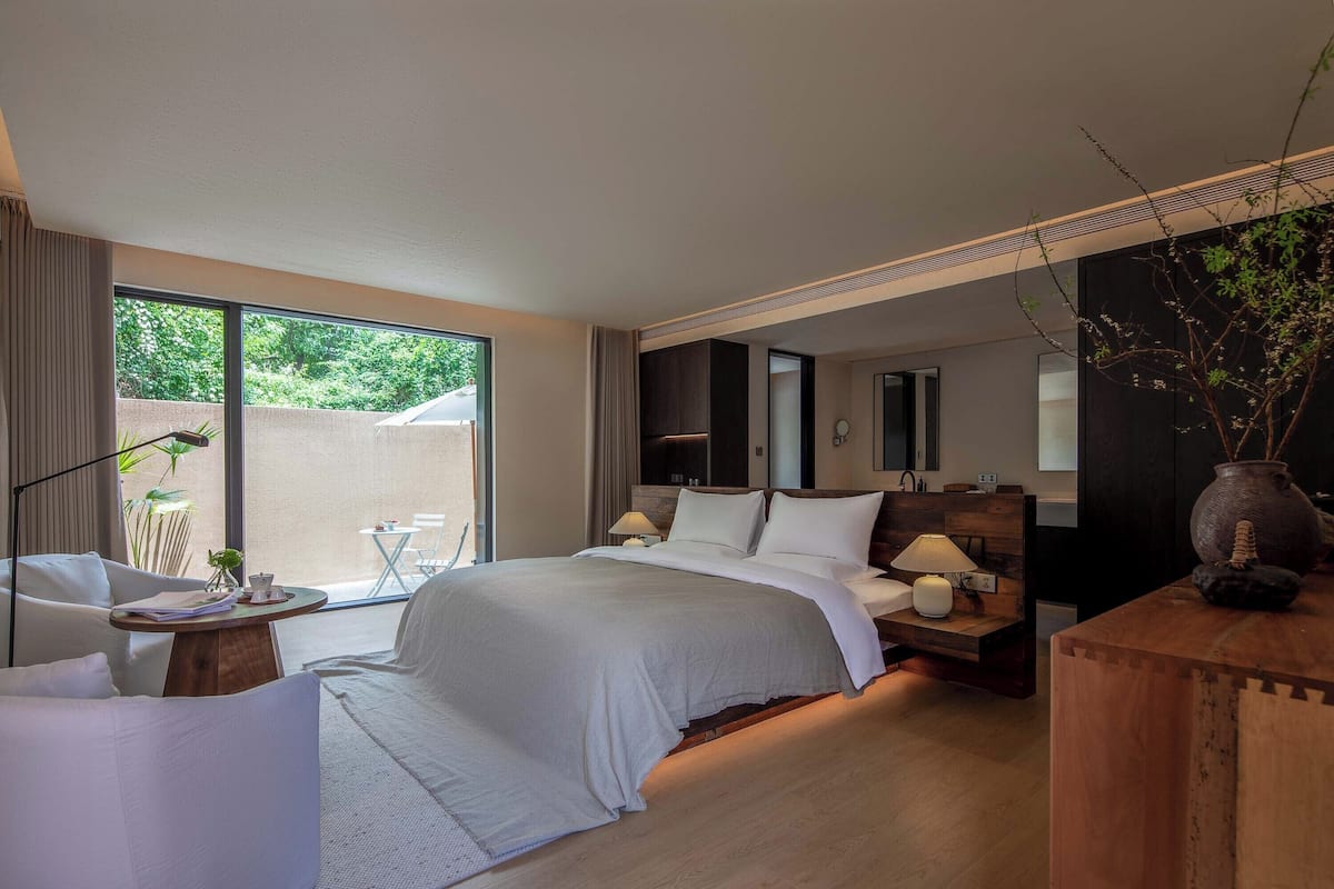Senior Double Room | Premium bedding, minibar, individually decorated, individually furnished