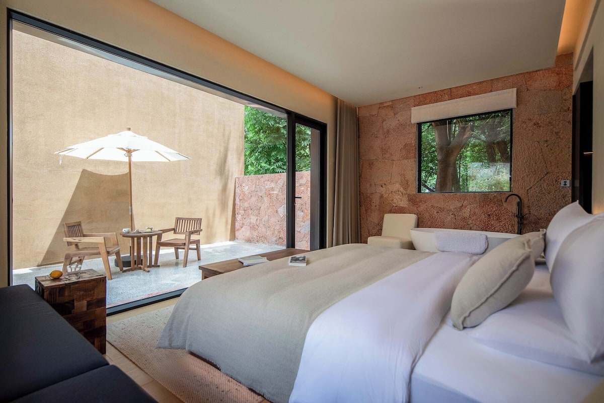 Elite Double Room | Premium bedding, minibar, individually decorated, individually furnished
