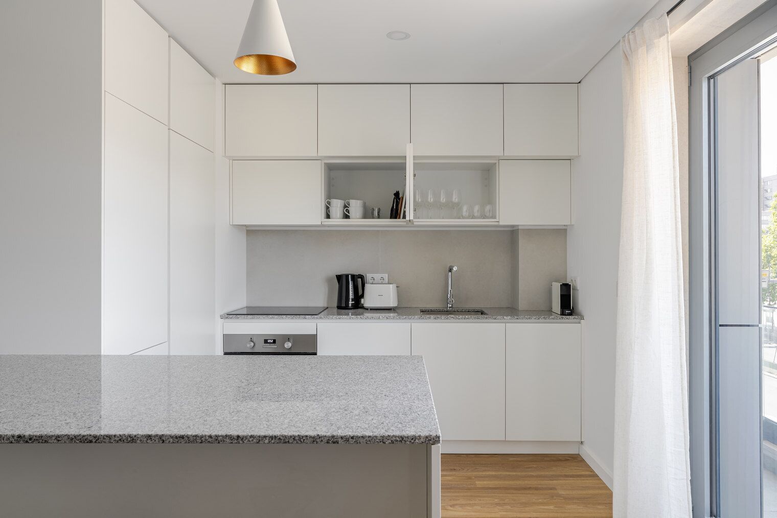 ثلاجة، ميكروويف، فرن، موقد طهي مسطح