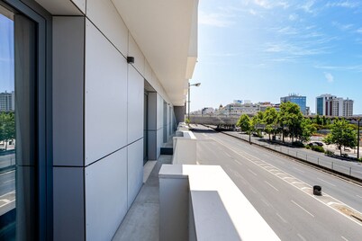 Blueground | Alvalade, balcony, nr Campo Pequeno