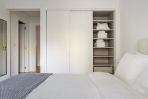 2 bedrooms, iron/ironing board, WiFi, bed sheets - Blueground | Alvalade, view, nr Campo Pequeno (Lisbon)