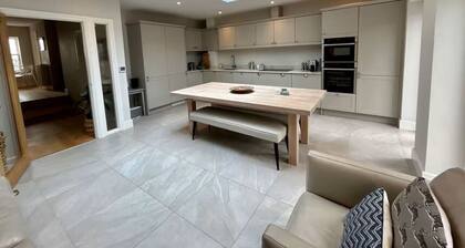 Beachfront Family House + Annexe - Sleeps 10