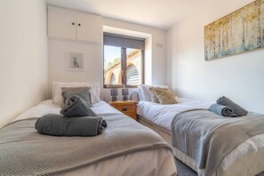 2 bedrooms, iron/ironing board, free WiFi, bed sheets