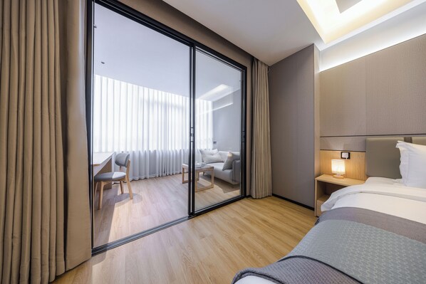 Business Single Room | Desk, laptop workspace, free WiFi