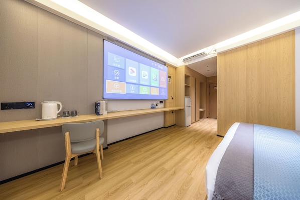 Signature Double Room | Desk, laptop workspace, free WiFi