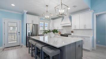 Hus - 4 soveværelser | Privat køkken | Køleskab, ovn, kaffe-/temaskine, brødrister