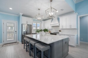 House, 4 Bedrooms | Private kitchen | Fridge, oven, coffee/tea maker, toaster