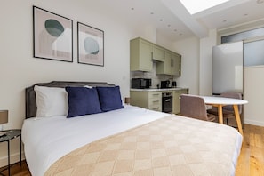 Iron/ironing board, WiFi, bed sheets