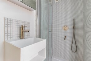 Hair dryer, towels