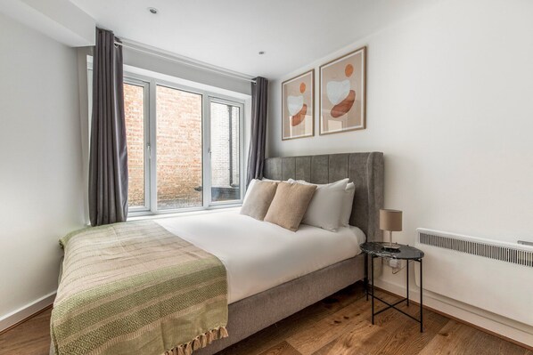 1 habitación, tabla de planchar con plancha, wifi y ropa de cama