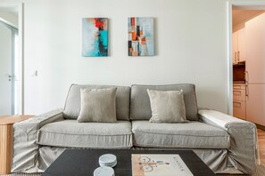 TV, stereo - Blueground | Gasperich, view, nr Park Merl (Luxembourg)