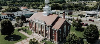 Stay at Cannon Street Loft—your cozy HQ on the Square in downtown Woodbury!