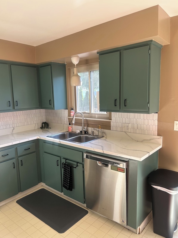 Microwave, oven, stovetop, dishwasher