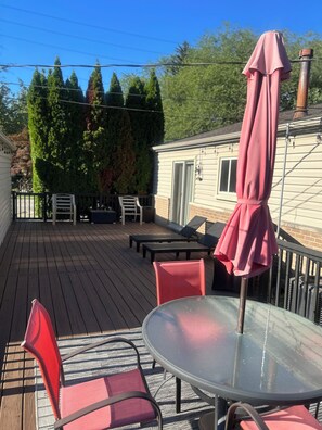 Outdoor dining