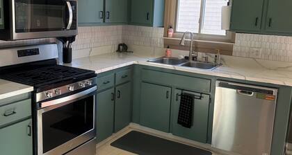 Welcoming 3-bedroom house with AC/fenced in yard in Clinton Township