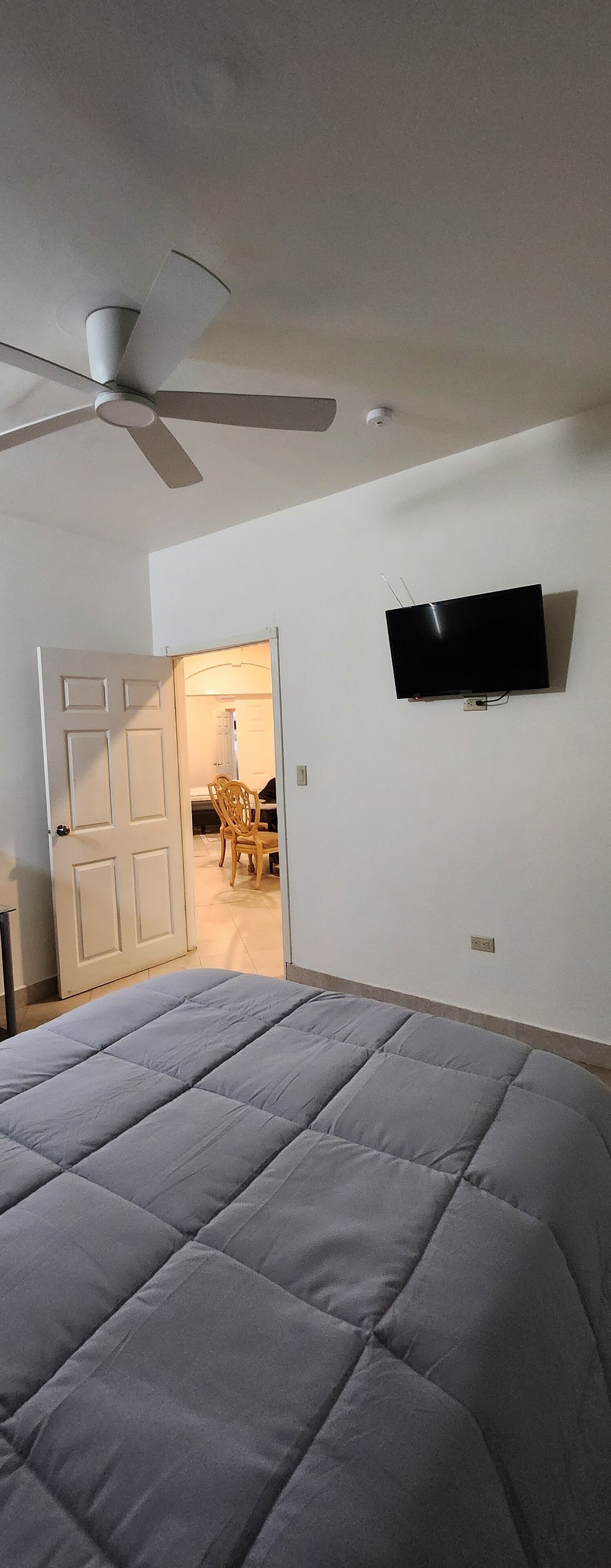 3 bedrooms, iron/ironing board, internet, bed sheets