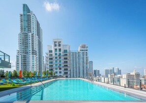 Pool - High-Rise Luxury Condo in Downtown Miami with Balcony & Sea Views (Miami)