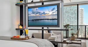 1 bedroom, WiFi, bed sheets - High-Rise Luxury Condo in Downtown Miami with Balcony & Sea Views (Miami)