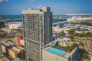 Exterior - High-Rise Luxury Condo in Downtown Miami with Balcony & Sea Views (Miami)