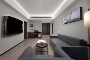 Suite de lujo, aire acondicionado, vista a la ciudad | Ropa de cama de alta calidad, camas con efecto memoria y escritorio 