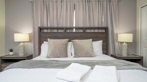 4 habitaciones, tabla de planchar con plancha, wifi y ropa de cama 