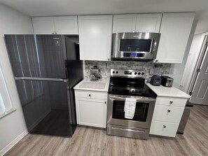 Micro-ondes, four, plaque de cuisson, lave-vaisselle