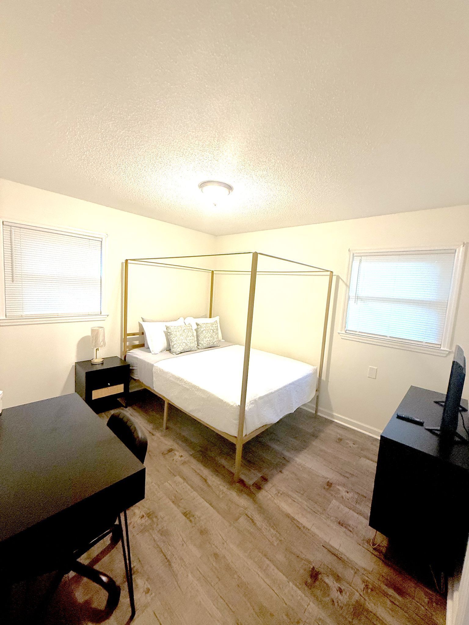 3 bedrooms, desk, iron/ironing board, WiFi