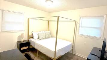 3 bedrooms, desk, iron/ironing board, WiFi