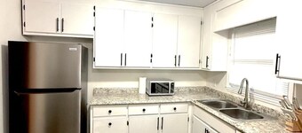 Minutes from Downtown Huntsville-Greenside Cottage