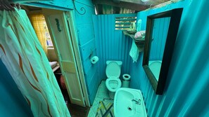 Bungalow, patio, vistas al jardín | Baño