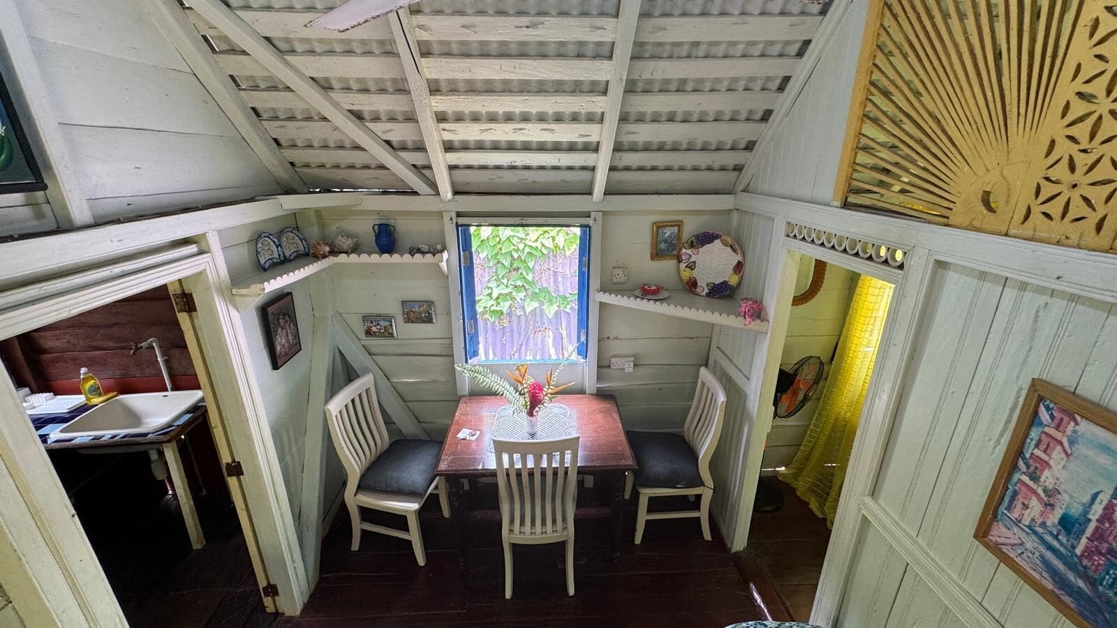 Bungalow, terras, uitzicht op tuin | Dineren op de kamer