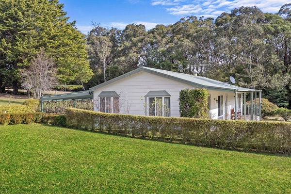 Trail Valley Cottage - ideally located next to Wesburn Park