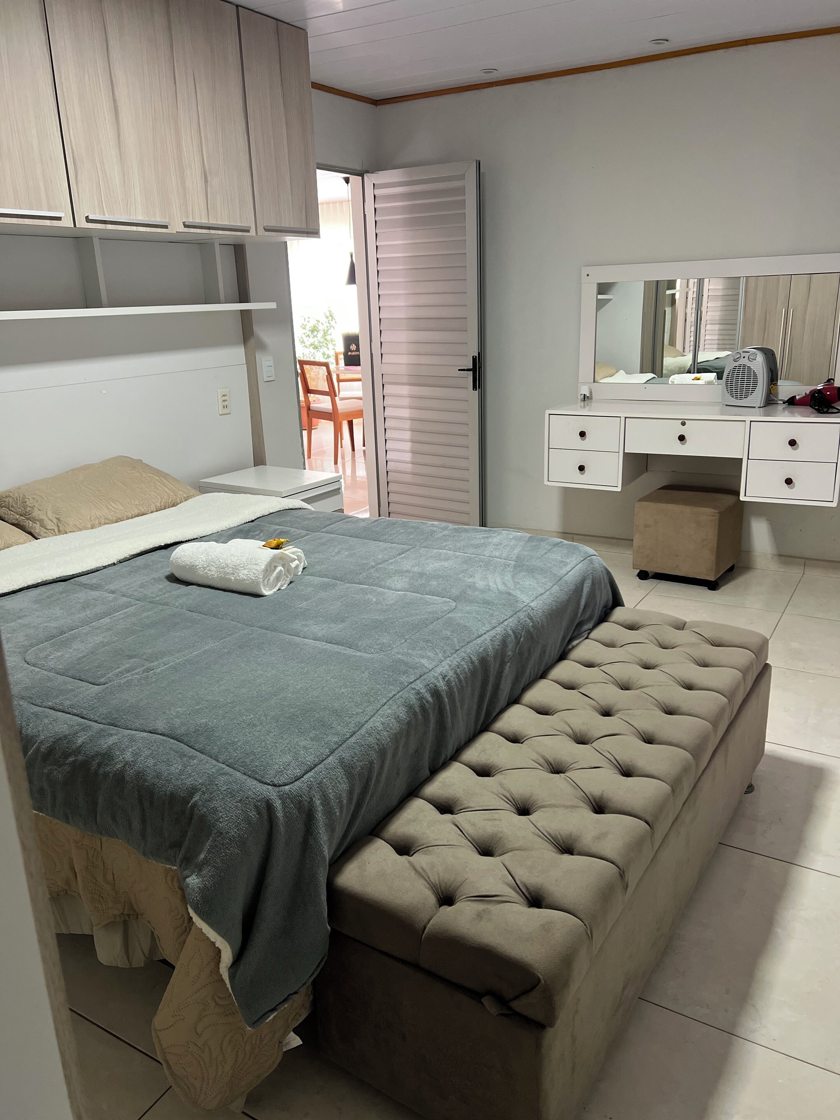 2 dormitoris, planxa i posts de planxar, wifi gratuïta i roba de llit 