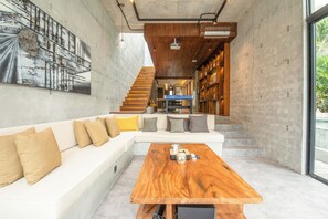 4 bedrooms - Robyn s Villa New Modern 4 BR Villa Canggu (Kerobokan)