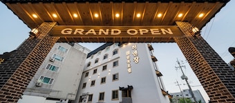 Heo & Jang Hanok Hotel