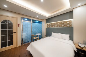 Laptop workspace, free WiFi - Heo & Jang Hanok Hotel (Seosan)