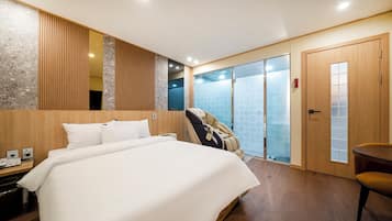 Premium Room | Laptop workspace, free WiFi