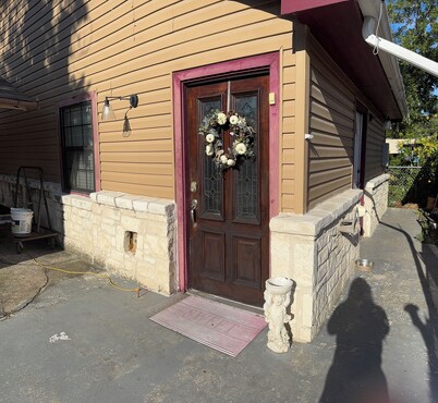 2-bedroom house in phenomenal San Antonio near downtown. Historic beautiful area